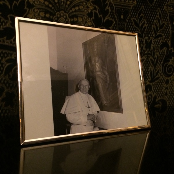 Foto van Paus Johannes Paulus II op bezoek in Paushuize, 1985: een stukje Italiaans erfgoed in Utrecht. Foto: Ciao Tutti!